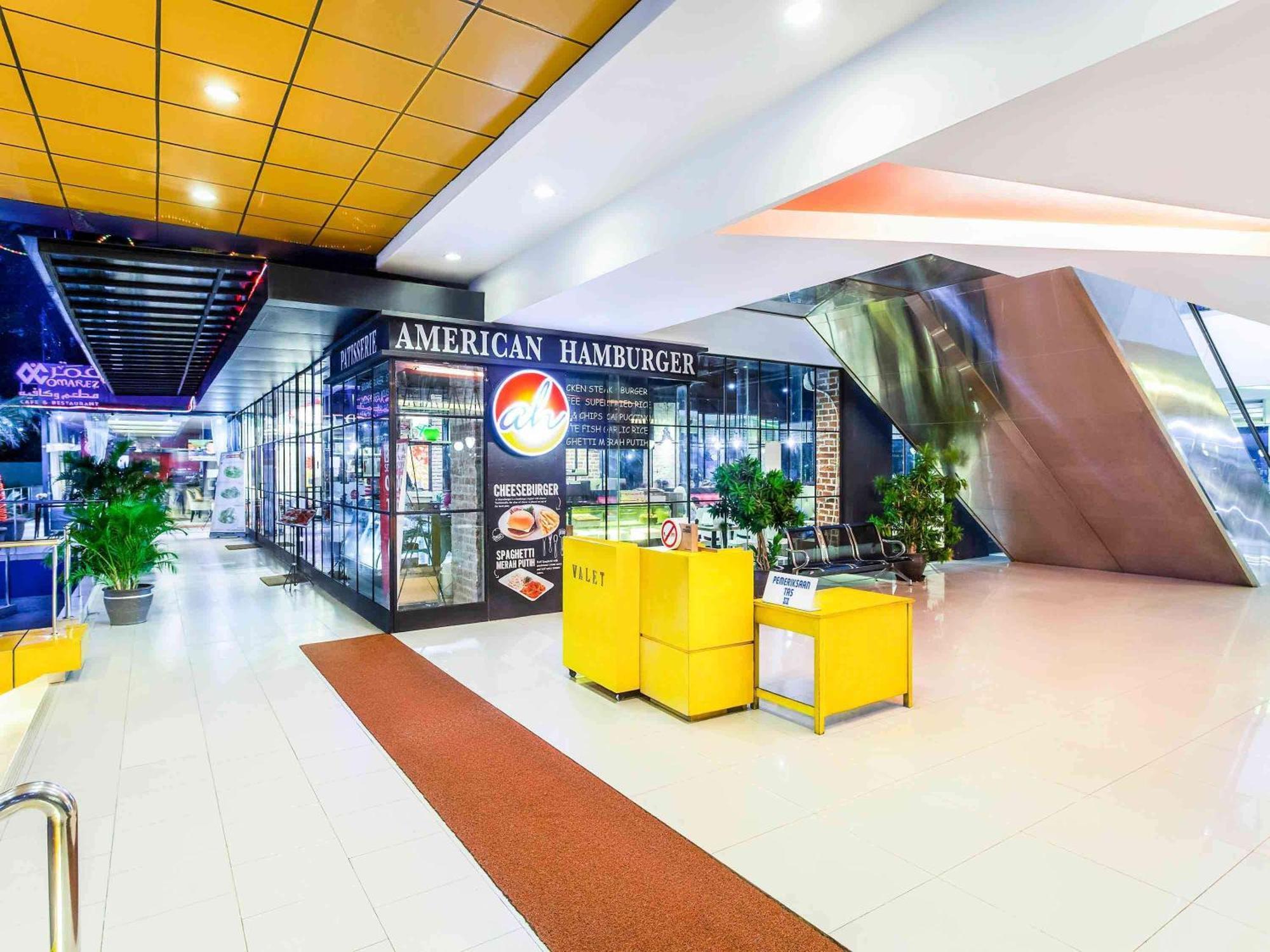 Ibis Budget Jakarta Cikini Eksteriør billede
