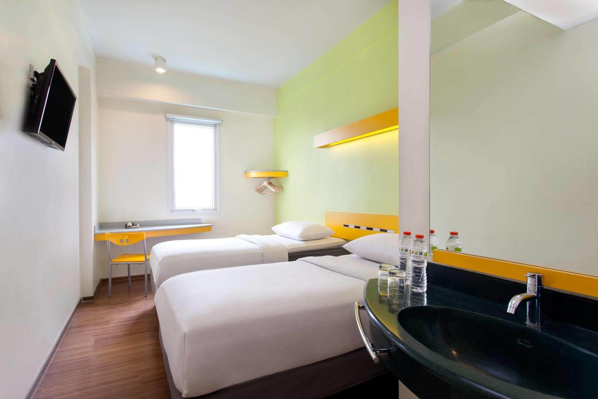 Ibis Budget Jakarta Cikini Eksteriør billede