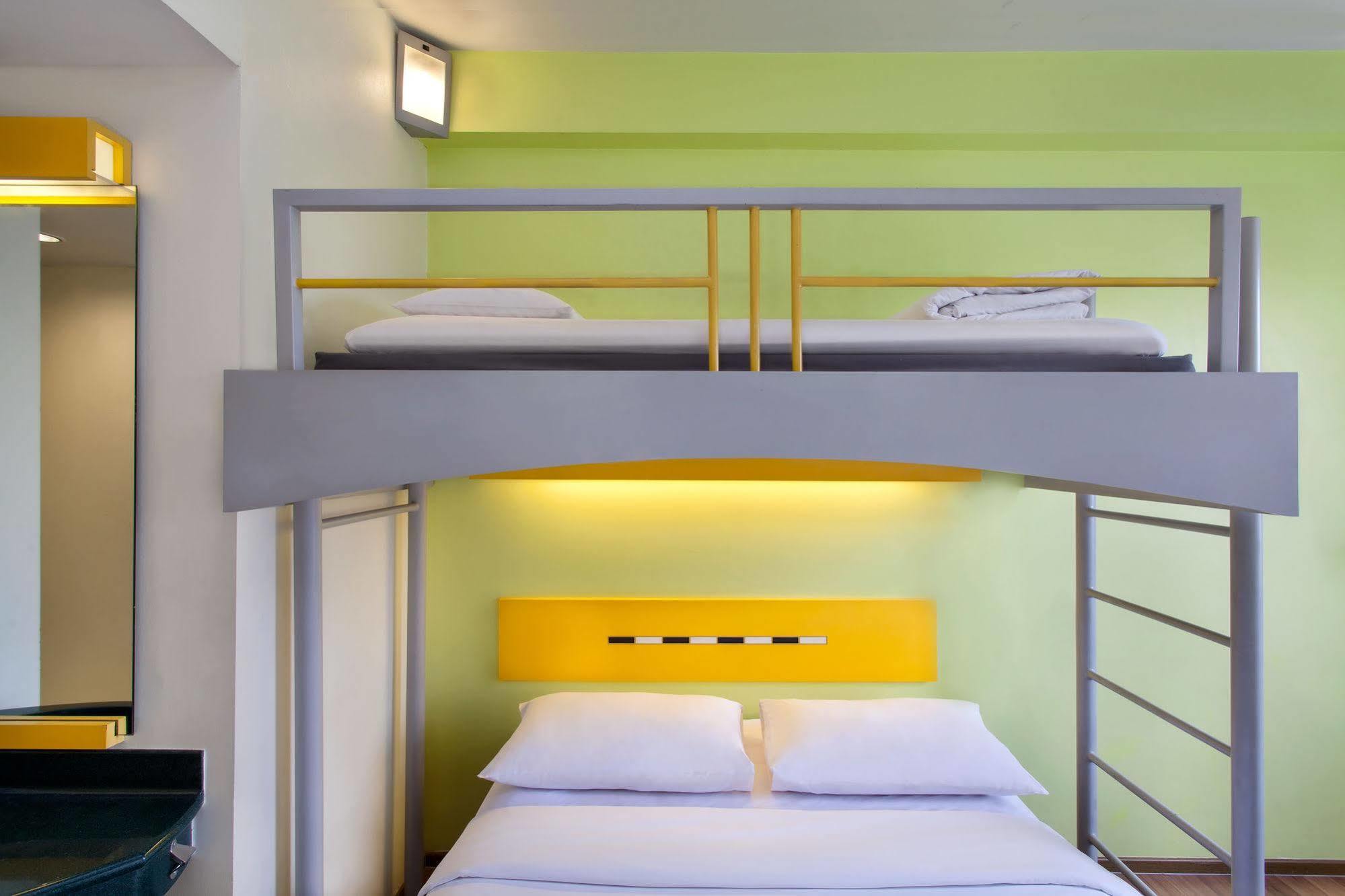 Ibis Budget Jakarta Cikini Eksteriør billede